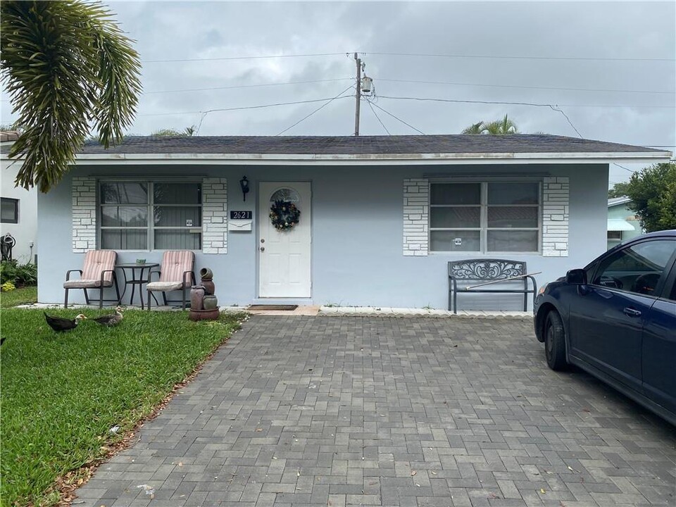 2621 NW 54th St in Miami, FL - Building Photo