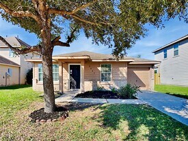 3427 Apache Meadows Drive in Baytown, TX - Building Photo