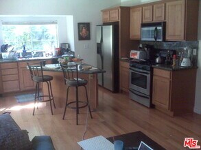 6414 Dix St in Los Angeles, CA - Building Photo - Building Photo