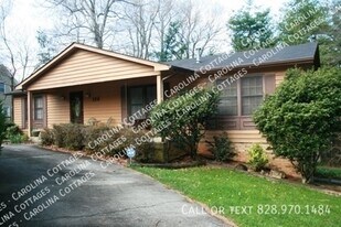 126 Cinnamon Way in Flat Rock, NC - Building Photo