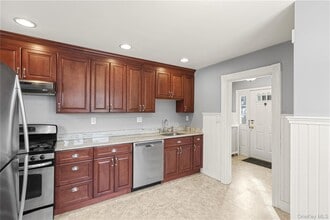 559 Bedford Rd in Pleasantville, NY - Building Photo - Building Photo