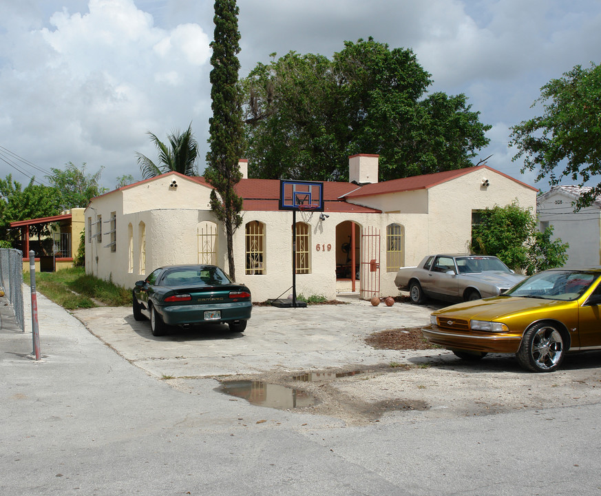 619 NE 88th St in Miami, FL - Foto de edificio