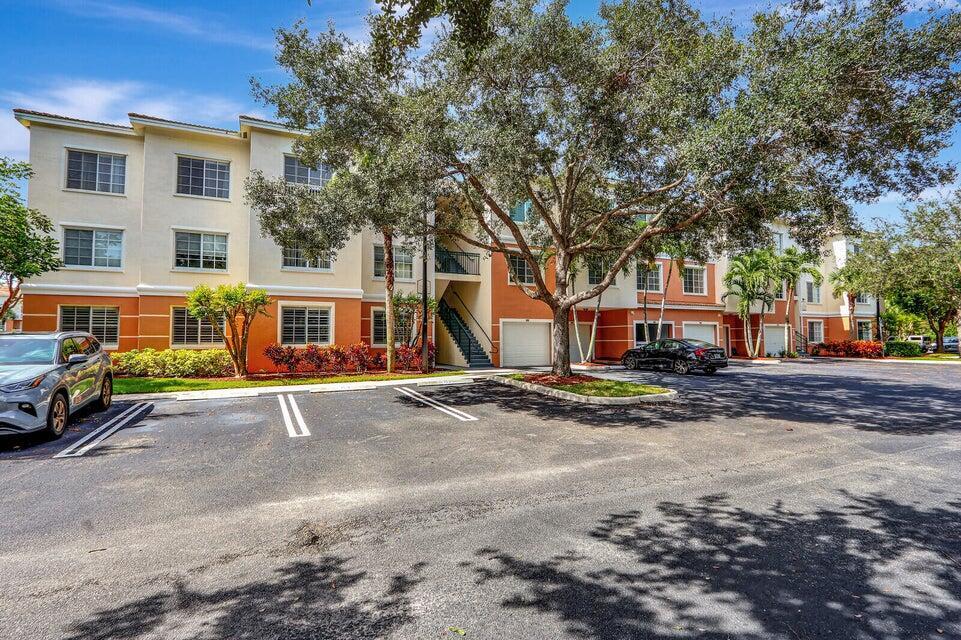 7101 Myrtlewood Cir W in Palm Beach Gardens, FL - Building Photo