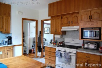 14 A Cottage Ave in Somerville, MA - Building Photo - Building Photo