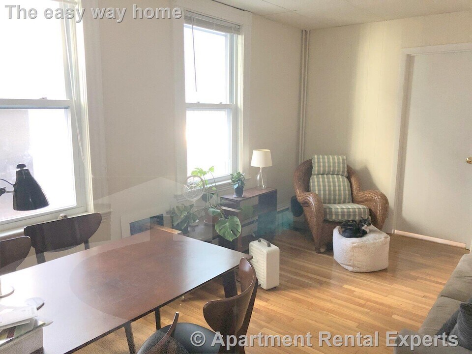 20 Mossland St, Unit 1 in Somerville, MA - Foto de edificio