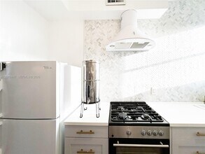 1255 Marseille Dr in Miami, FL - Building Photo - Building Photo