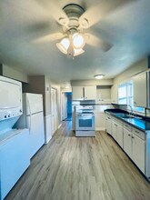 1405 E 133rd St in Grandview, MO - Foto de edificio - Building Photo