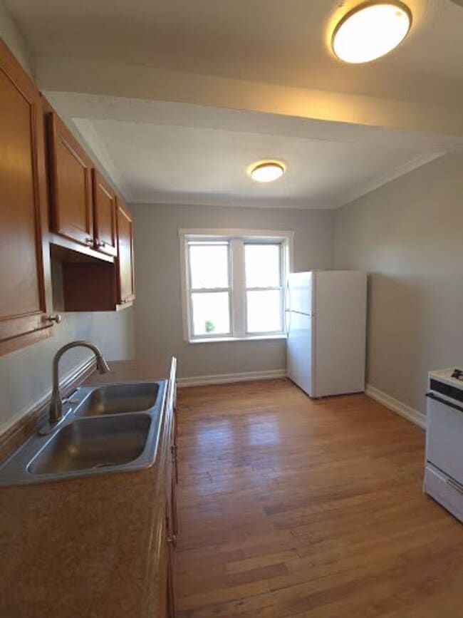 property at 1432 S Kenneth Ave