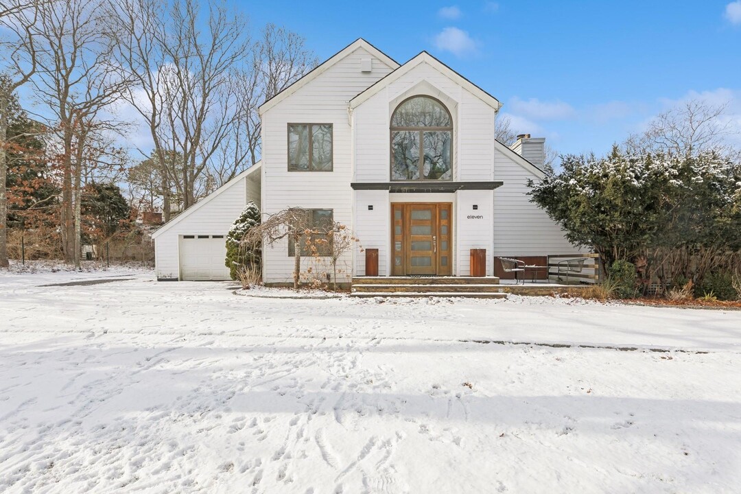 11 Midhampton Ct in Quogue, NY - Building Photo