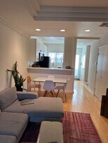 2500 Abbot Kinney Blvd in Los Angeles, CA - Building Photo