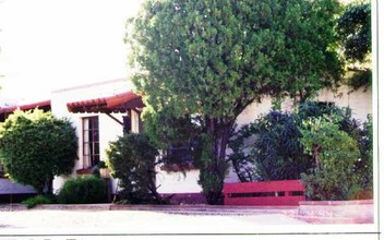 1220 N Jones Blvd in Tucson, AZ - Building Photo - Building Photo