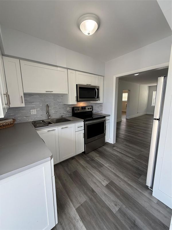 3851 NE 21st Ave in Lighthouse Point, FL - Foto de edificio - Building Photo