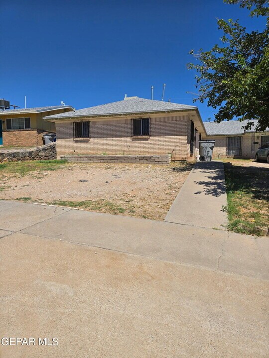 3415 Wickham Ave in El Paso, TX - Building Photo
