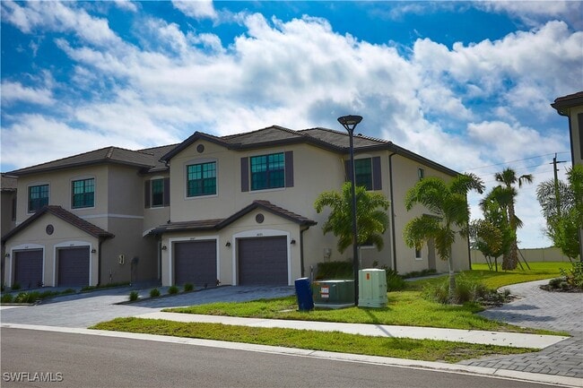 14285 Pine Lodge Ln in Ft. Myers, FL - Foto de edificio - Building Photo