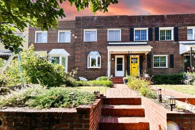 property at 509 E Luray Ave