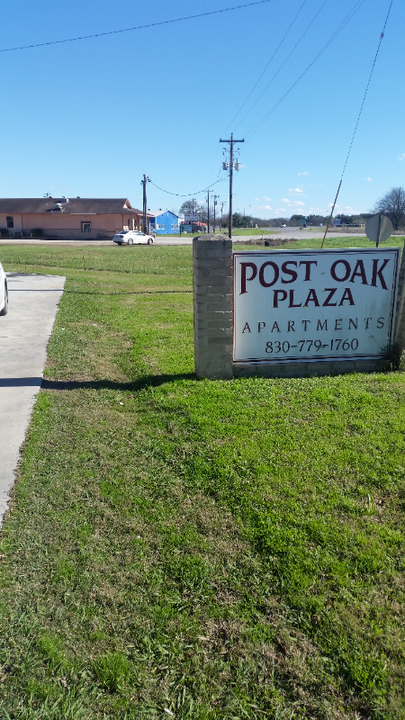 12942 U.S. Hwy 87 W in La Vernia, TX - Building Photo