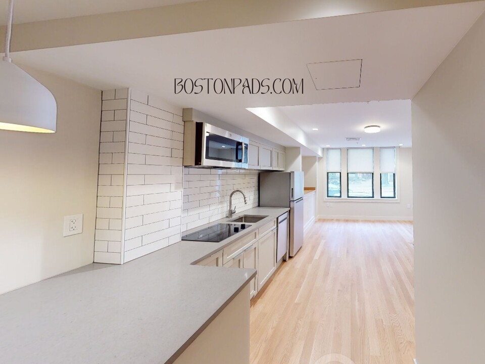 65 Winthrop St, Unit 1-Bed Harvard Sq. in Cambridge, MA - Building Photo