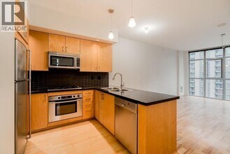 1050 Smithe St in Vancouver, BC - Building Photo - Building Photo