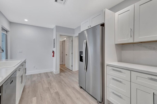 320 SE 4th Ave in Delray Beach, FL - Building Photo - Building Photo
