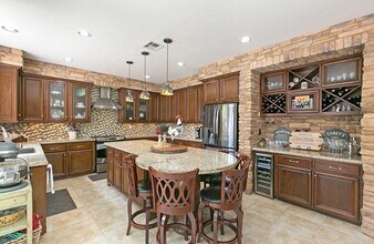 2941 Avenida Castana in Carlsbad, CA - Foto de edificio - Building Photo