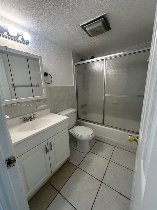 8003 W 6th Ave in Hialeah, FL - Building Photo