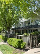 6965-6965 Hastings St in Burnaby, BC - Building Photo