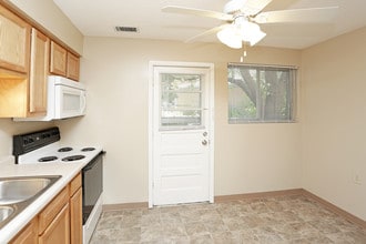 West Glen Apartments in West Des Moines, IA - Foto de edificio - Interior Photo