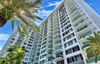 1000 West Ave in Miami Beach, FL - Building Photo