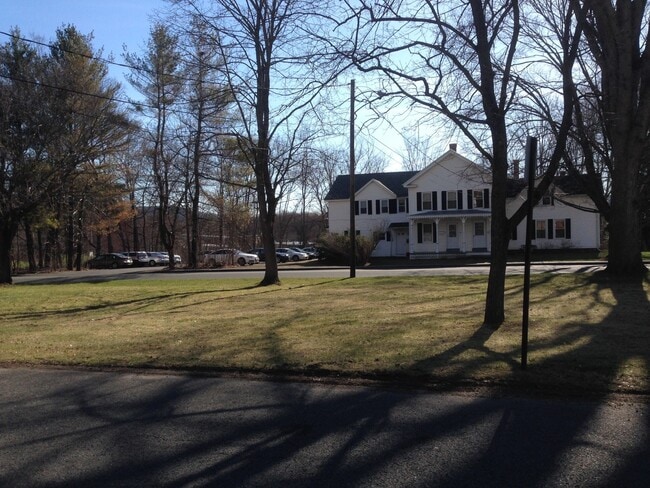 36 S East St in Amherst, MA - Building Photo - Building Photo