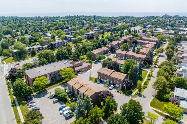 1 Hayward Ln in Ajax, ON - Building Photo - Building Photo