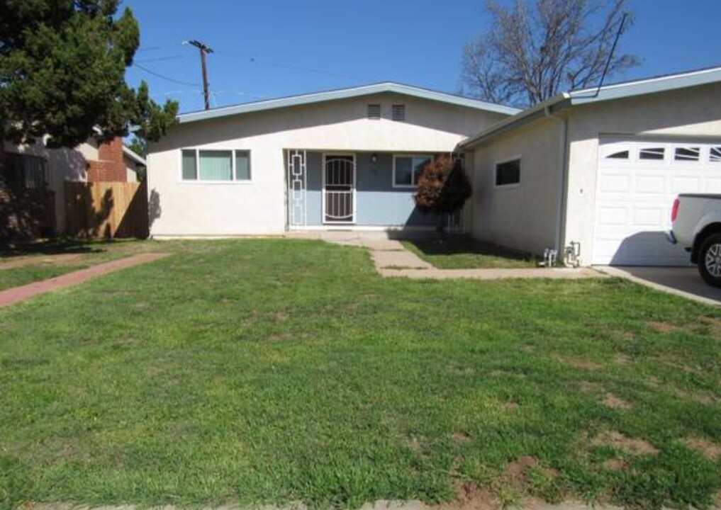 502 Cedar St in El Cajon, CA - Foto de edificio