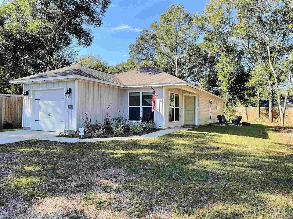 4285 Castille Ave in Milton, FL - Building Photo