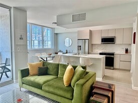 244 Biscayne Blvd, Unit 1708 in Miami, FL - Building Photo