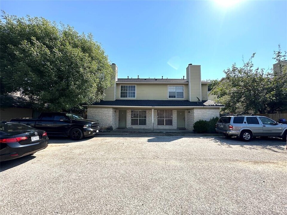 2203 Creekside Ln in Georgetown, TX - Building Photo