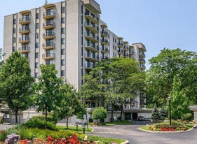 190 S Wood Dale Rd in Wood Dale, IL - Building Photo