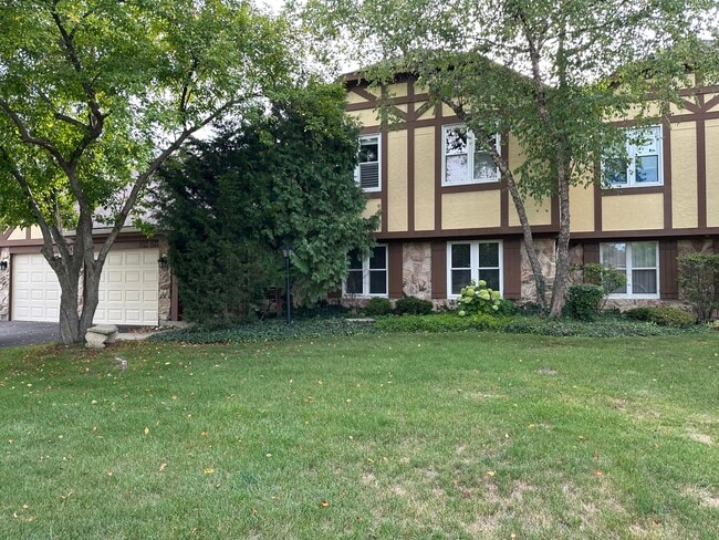 property at 1304 N Streamwood Ln