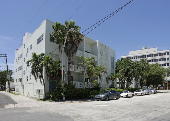 Montego Apartments in Miami Beach, FL - Foto de edificio - Building Photo