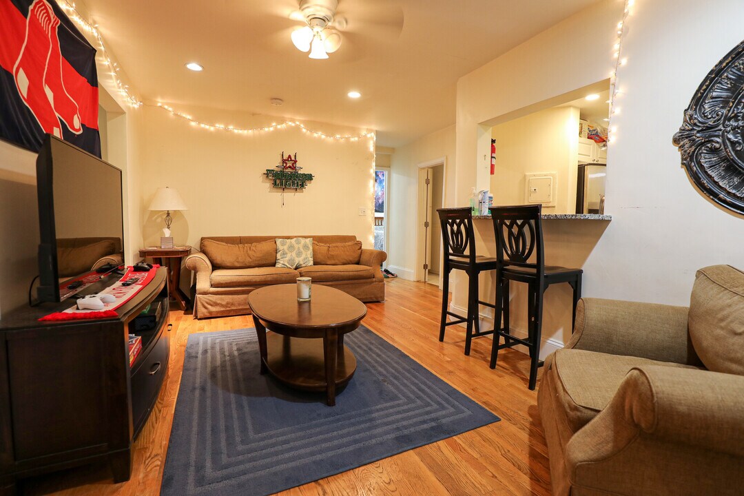 342 Saint Paul St, Unit 3 in Brookline, MA - Building Photo