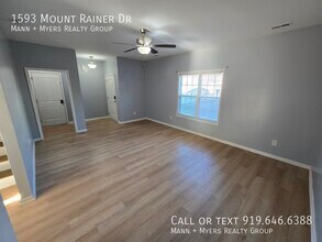 1593 Mount Rainer Dr in Fayetteville, NC - Building Photo - Building Photo
