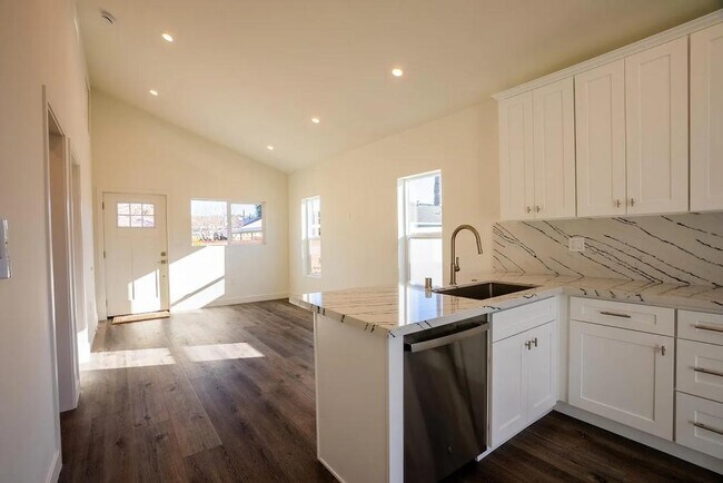 3259 Cole Ave in Simi Valley, CA - Building Photo - Building Photo