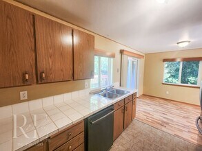 990 NE Larson Blvd in Belfair, WA - Building Photo - Building Photo