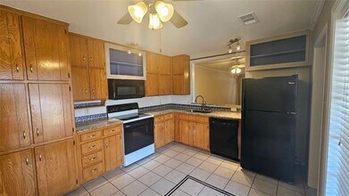 801 Livingston Dr in Hurst, TX - Building Photo - Building Photo