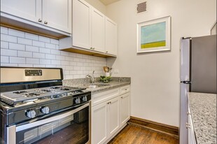 1363-67 E. 53rd St. Apartamentos