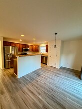 7952 Bombay Ln in Indianapolis, IN - Foto de edificio - Building Photo