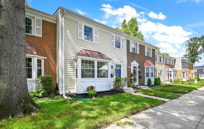 1823 Foxdale Ct in Crofton, MD - Foto de edificio - Building Photo