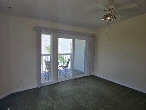 346 Madeira Cir in St. Petersburg, FL - Building Photo - Building Photo
