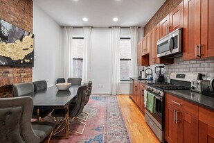 283 Pleasant Ave in New York, NY - Building Photo