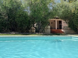 721 Sierra Dr in Beverly Hills, CA - Building Photo