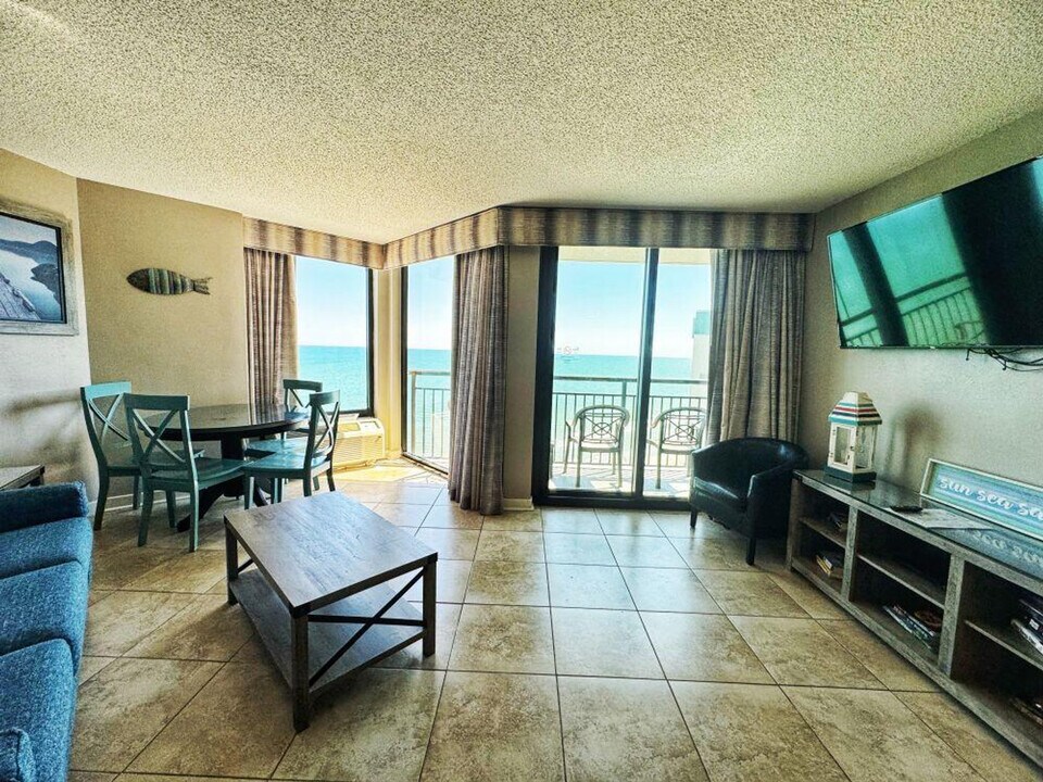 2710 N Ocean Blvd in Myrtle Beach, SC - Foto de edificio