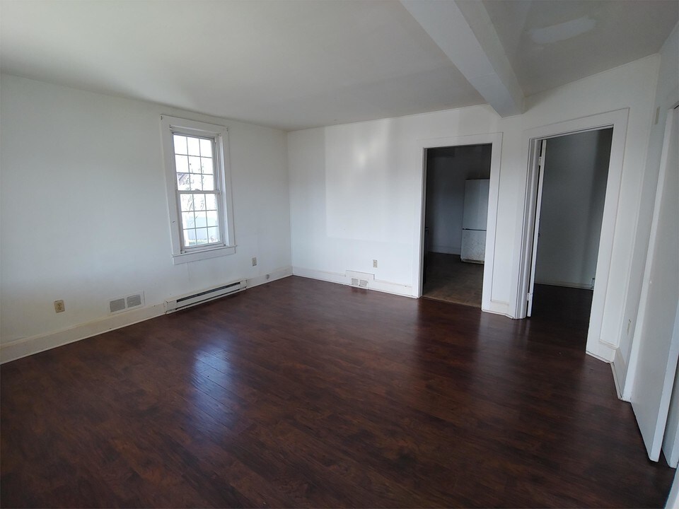 140 W Strasburg Rd in Front Royal, VA - Building Photo